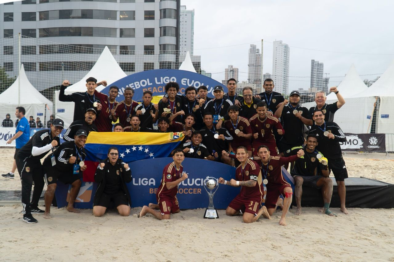 Medalla de plata Fútbol Playa de la Liga Evolución 2025